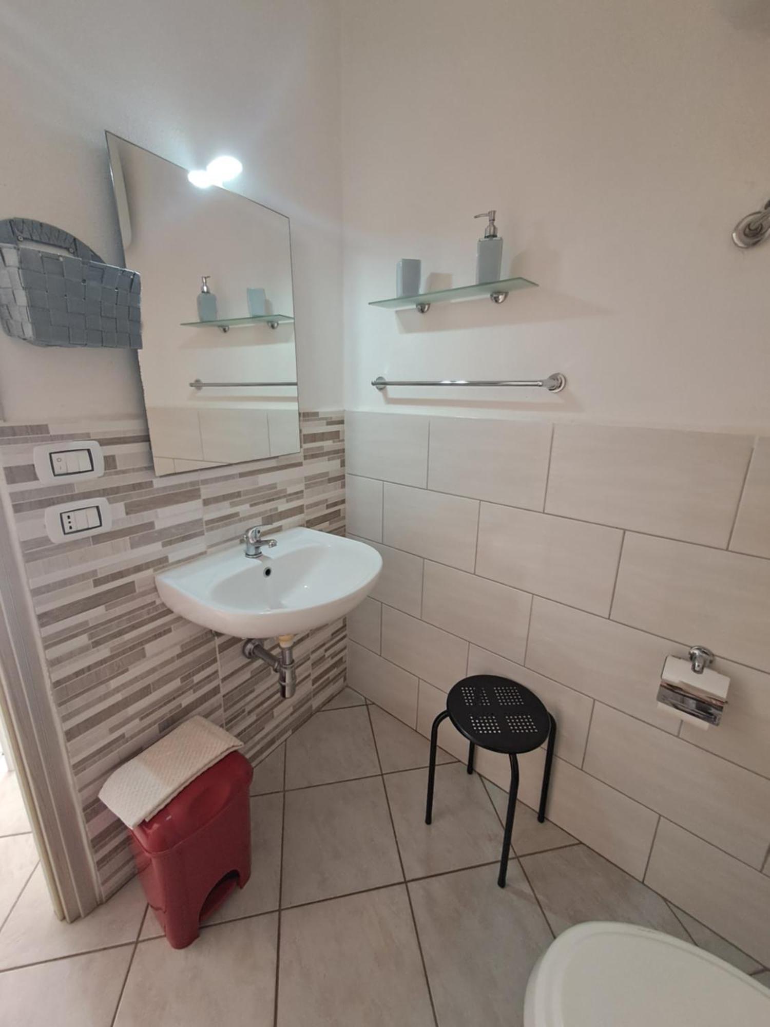 B&B Metalla Иглесиас Экстерьер фото